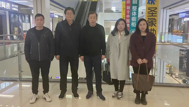遼寧省裝飾協(xié)會(huì)會(huì)長(zhǎng)劉興貴一行赴沈陽(yáng)陶瓷大世界集團(tuán)開展市場(chǎng)調(diào)研，共話行業(yè)未來發(fā)展